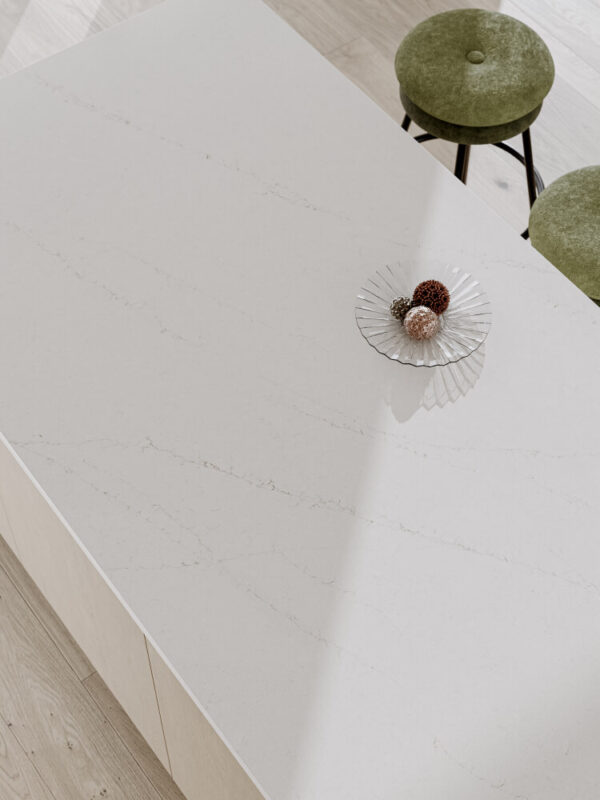 Technistone Kvarts Benkeplate Mistral White 20mm - Bilde 3