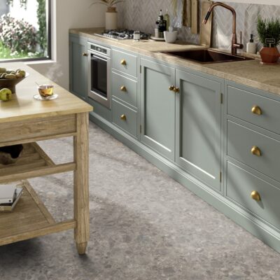 Mørkt vinylgulv med steinlook – Tarkett Ceppo Dark Grey