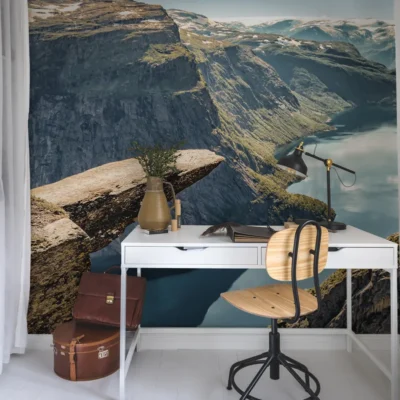 Rebel Walls, Trolltunga kontor