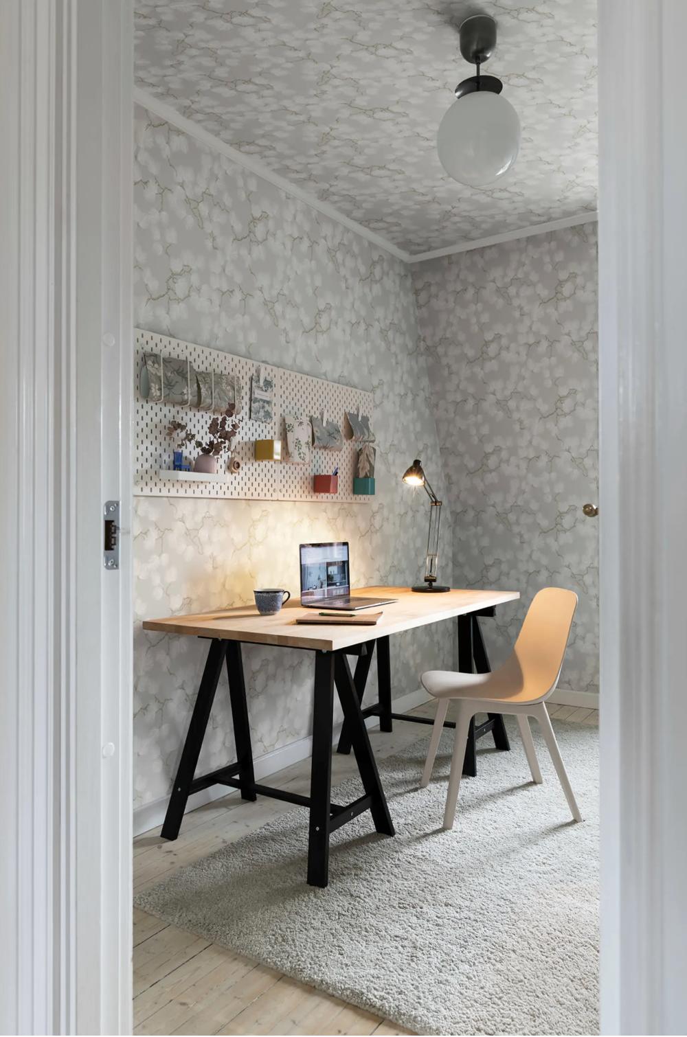 Sandberg pine tapet i taket2