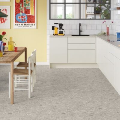 Grått vinylgulv med steinlook – Tarkett Ceppo Dark Grey