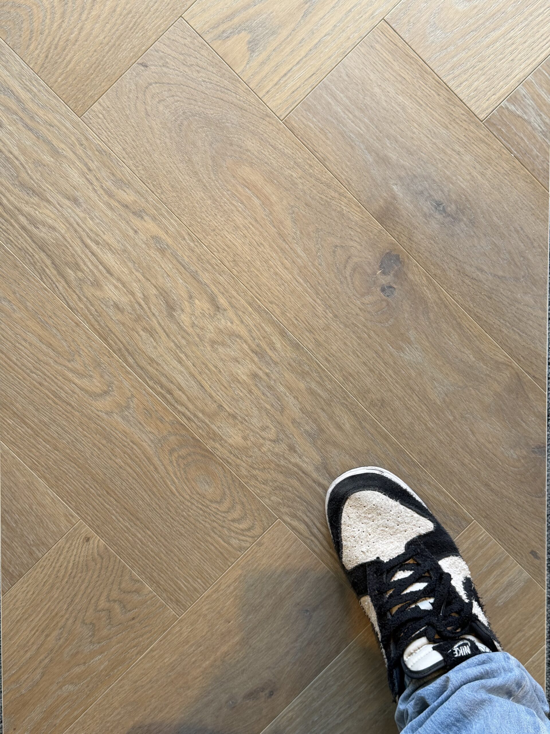 Boen Fiskebensparkett Eik Warm Grey Animoso Live Pure Lakk