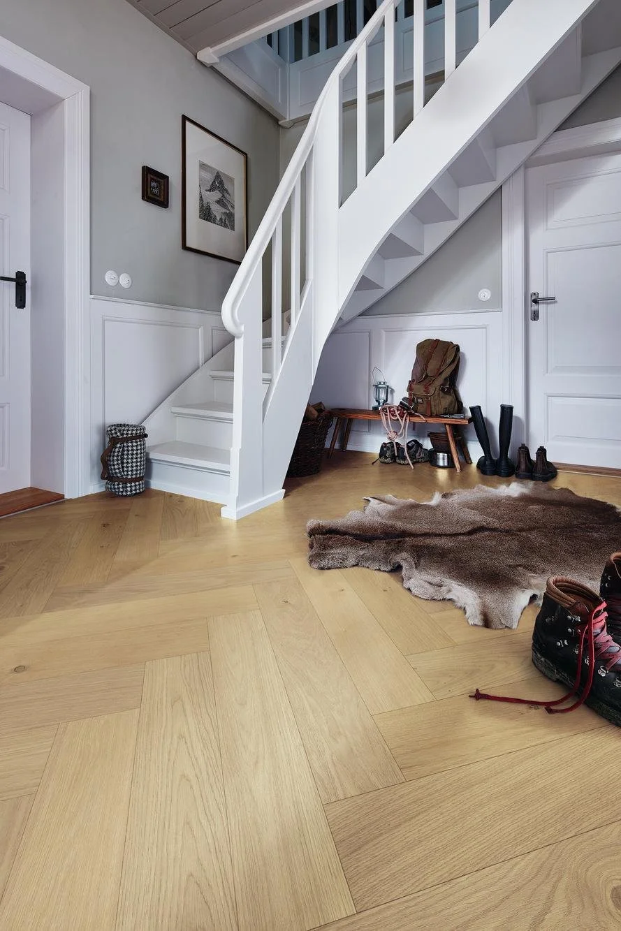 Saga Hardwood Fiskeben Ona fiskebensgulv i interiør